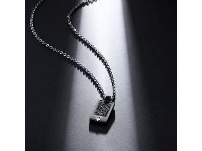 Collier Maserati Iconic Acier PVD Noir Trident Gris Cristaux Noirs - JM424AVD75 - Réf. JM424AVD75