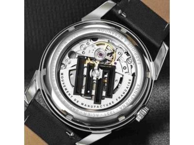 Lip Annapurna R26 Automatique 39 MM Noire - 676010 - Réf. 676010