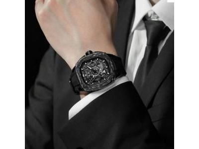 Montre Tsar Bomba TB8605CF04 : Dark Matter Automatique Carbone/Noir - Réf. TB8605CF04