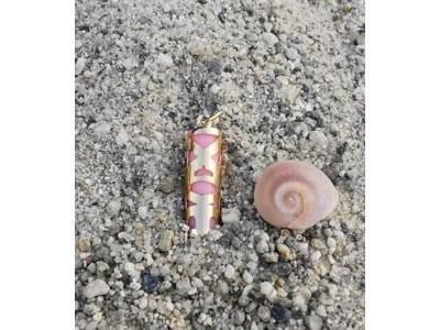 Pendentif Tiki Fidélité Corail Rose Reconstitué 17 MM Or Jaune 750/1000 - P17FIDC - Réf. P17FIDC